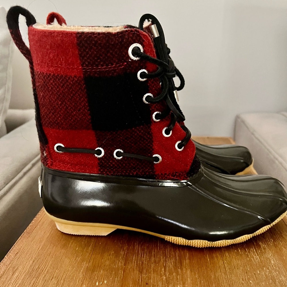 SPERRY Saltwater Red & Black Buffalo plaid Duck Boots/Waterproof: (7) LIKE NEW